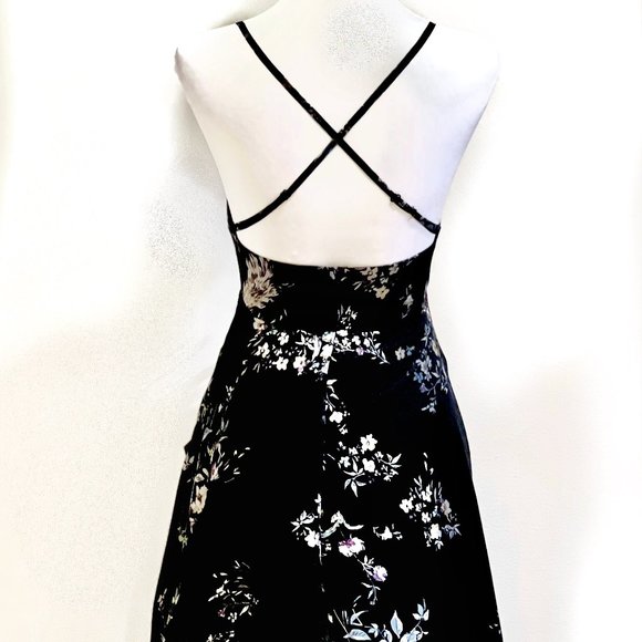 Black Floral Print Maxi Dress - Picture 3 of 4